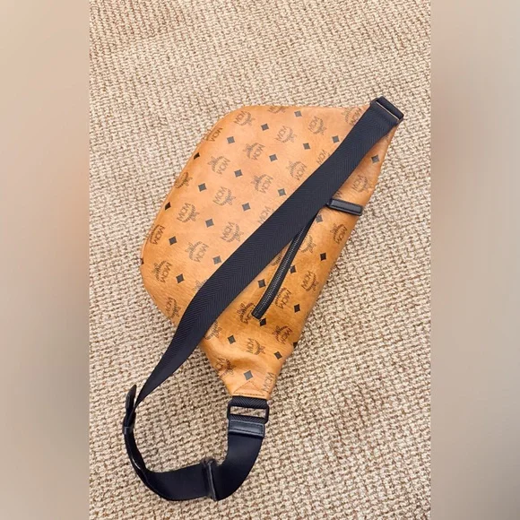 Large MCM Fursten Belt Bag in Visetos - Picture 3 of 10